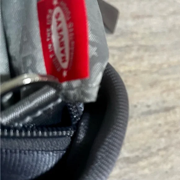 Harveys The Original Seatbelt Bag Silver Shoulder Bag - Picture 9 of 16